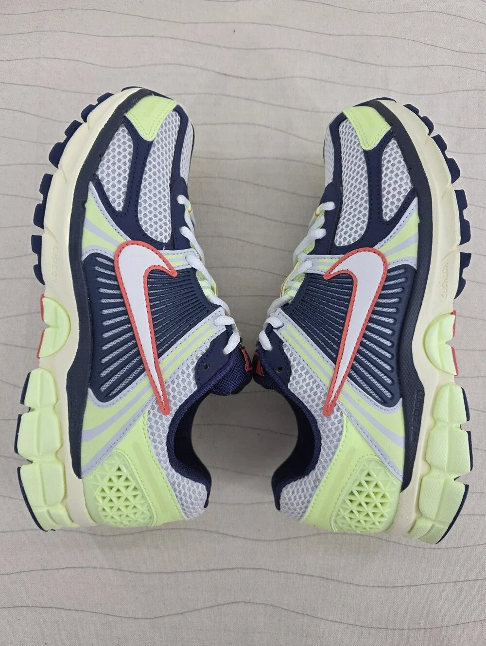 Nike Mens Air Zoom Vomero 5 Barley VOLT Multicolor Running Shoes IB4004-701 Sz 7